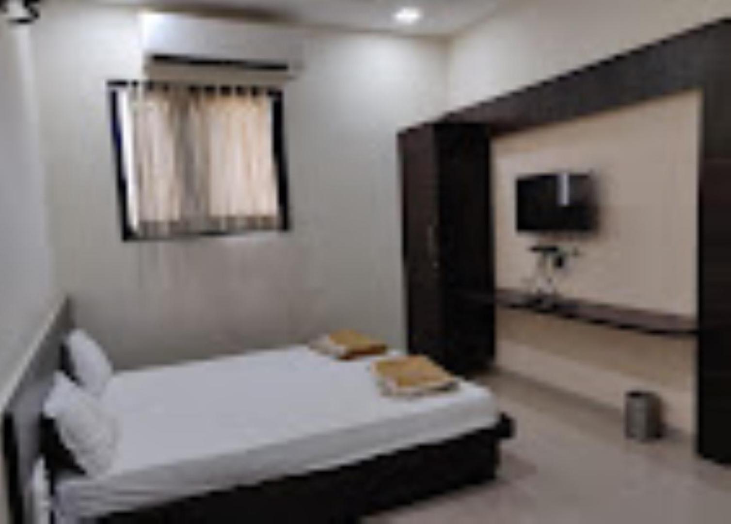 Hotel Rasraj , Dhule 외부 사진